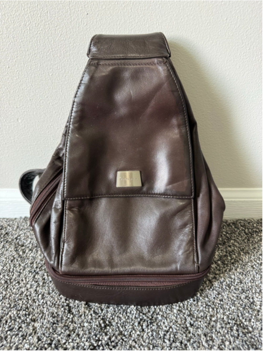 Women's Vintage Perlina New York Brown Leather Teardrop Sling Y2K/90's Style